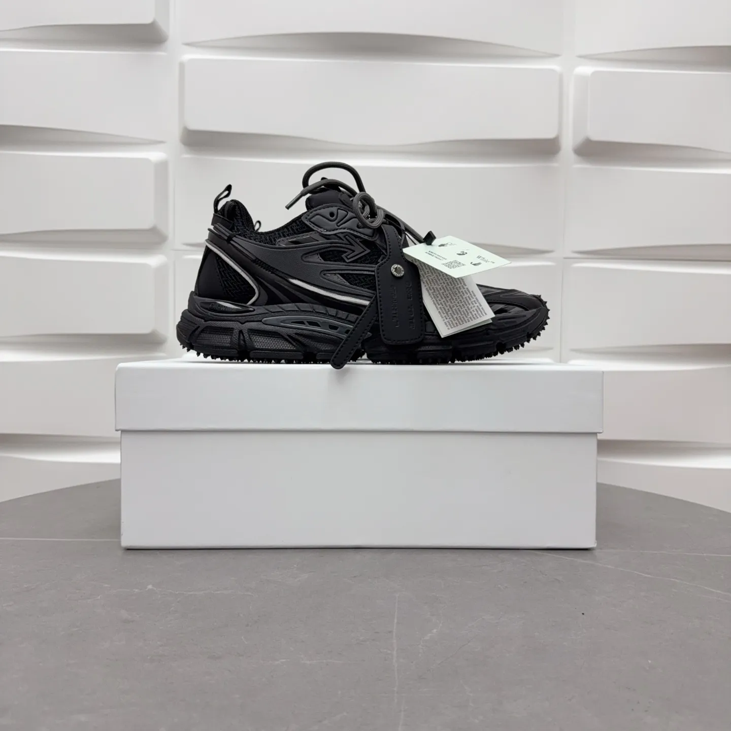 【off- white】P: 720💰Couple style👫, Size: 35-44 (Male 38.45.46 custom-made) High-quality version👊"Out of office" series original mold opening, original lasting, production process 1:1 original version ➰OFF GREY) OFF-WHITE Be Right Back Couple style👫Round toe lace-up arrow pattern low-top lifestyle casual shoes green. A running shoe called the "Be Right Back" sneaker. The design of this sneaker is inspired by Japanese sports aesthetics and craftsmanship, with running performance and principles at its core.